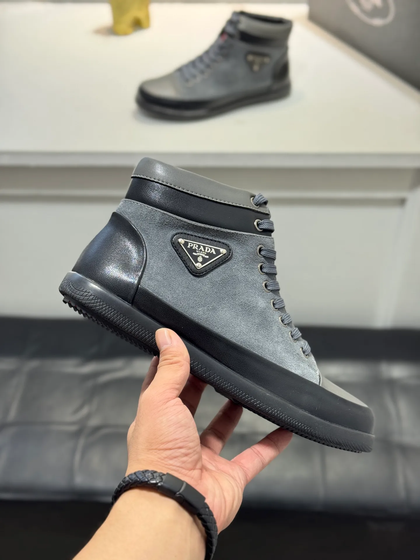 Men's Men's Shoes 💰460 [New Style] 🎻🎻PRADA*⚡️Prada~ The latest classic high-top men's shoes official website has launched a 1:1 copy, synchronized with Hong Kong counters, and on the same catwalk; all made of calf Leather ➕Imported soft and comfortable sheepskin lining, 🍡🍡original 1:1 rubber outsole, non-slip and wear-resistant; comfortable on the feet, attractive style, fine workmanship, and simple and neat shoe last, showing a man's courage and toughness. Size: 38-44 (45 customized